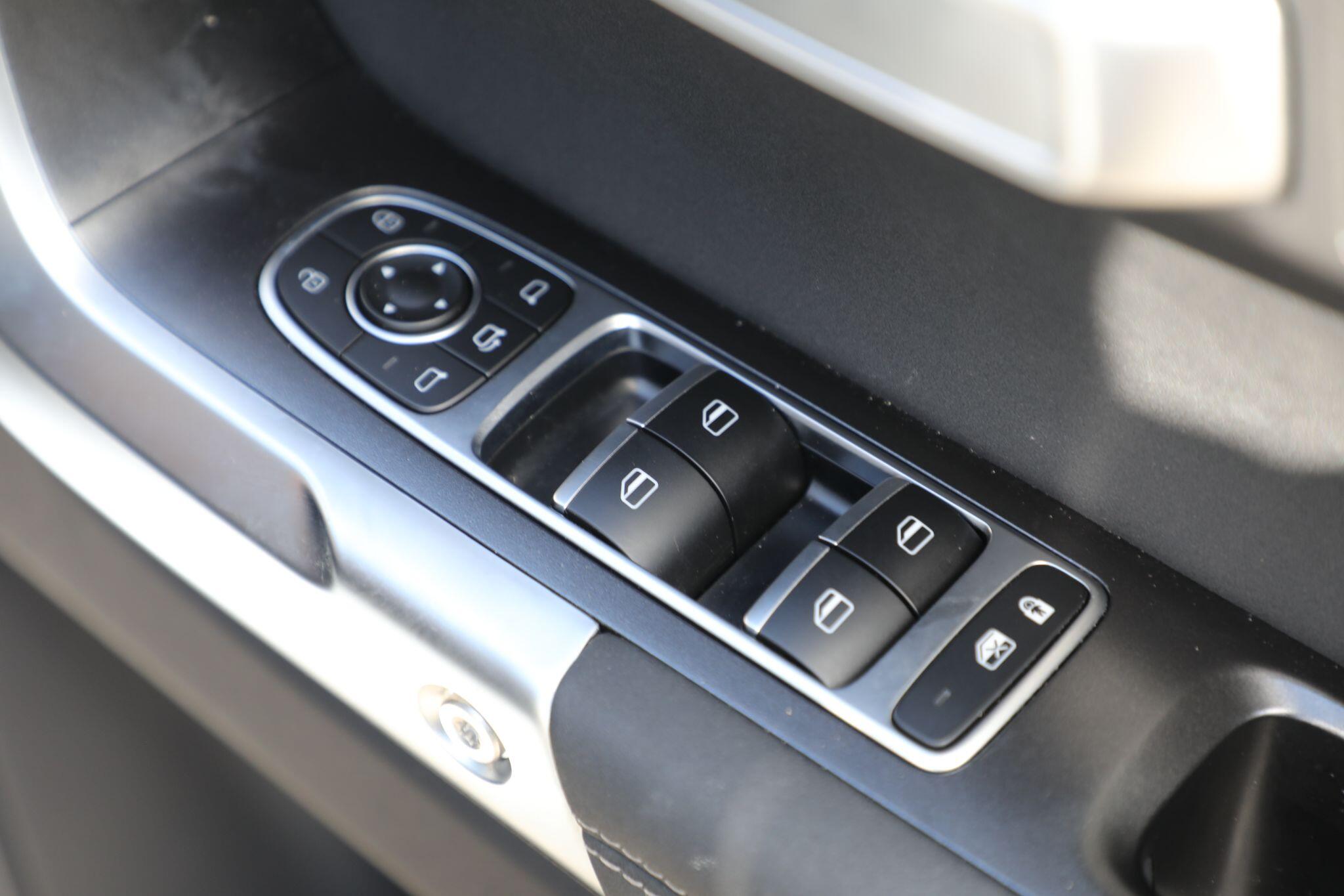 Large vehicle image